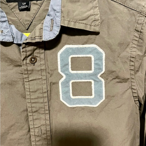 NWOT Designer’s button down shirt for boys. Tommy Hilfiger, size S/P. Ne… - Picture 4 of 13